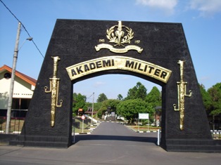 Pintu Gerbang Akademi Militer Magelang